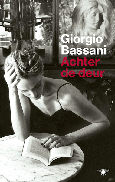 Achter de deur - Giorgio Bassani (ISBN 9789403102603)